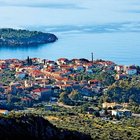 Stylish And Spacious Flat Overlooking The Sea Kalamata