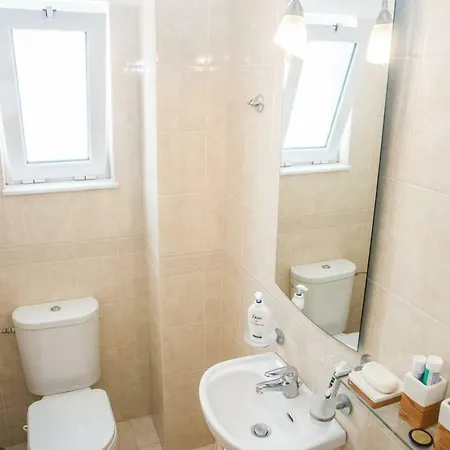 Stylish And Spacious Flat Overlooking The Sea Kalamata