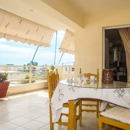 Stylish And Spacious Flat Overlooking The Sea Appartamento Kalamata