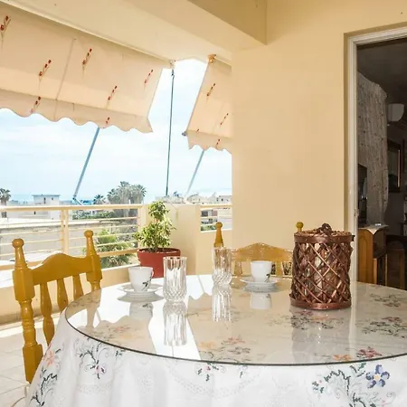 Stylish And Spacious Flat Overlooking The Sea