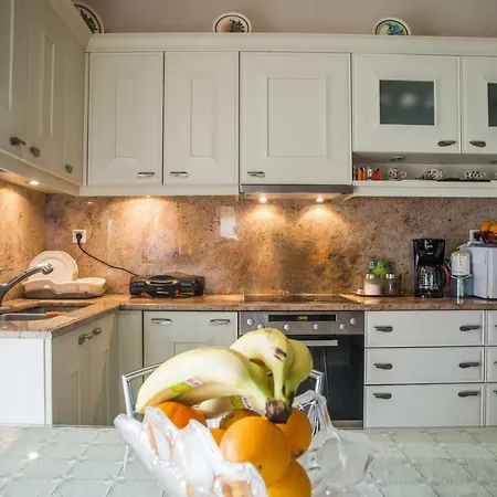 Stylish And Spacious Flat Overlooking The Sea * Kalamata